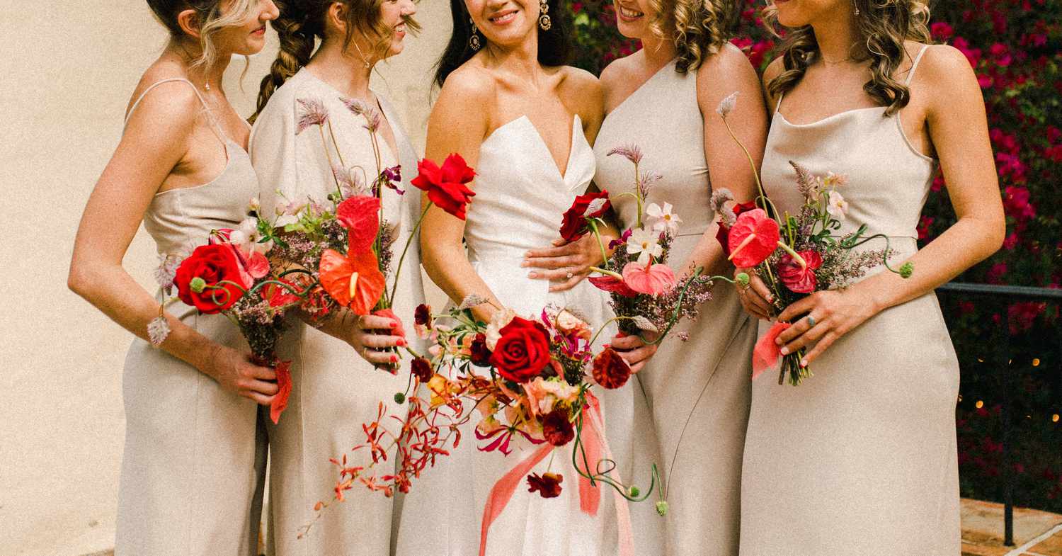 The Correct Resolution to Keep Your Wedding ceremony Bouquet Whereas Posing for Photos